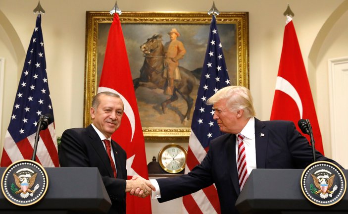 Trump Merkel'le tokalaşmadı, Erdoğan'la samimi pozlar verdi