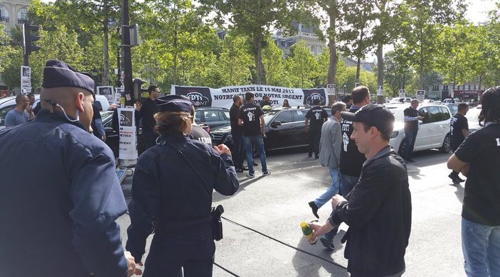 Paris’te taksicilerin 6 saatlik eylemi