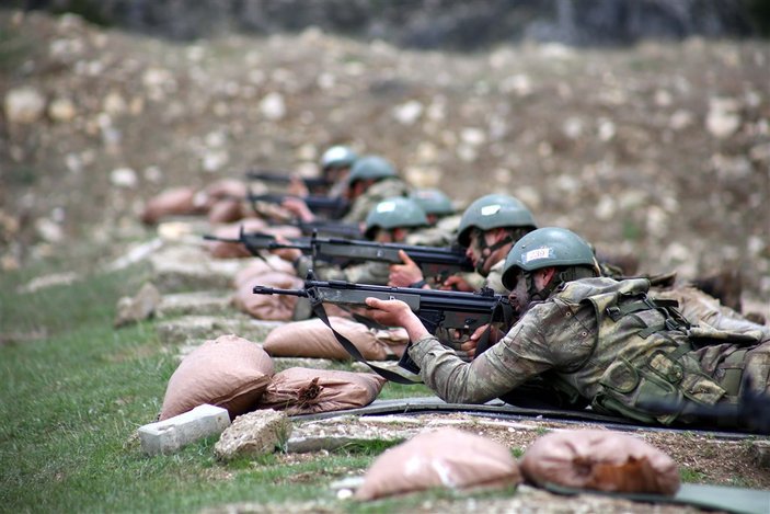 Komandoların zorlu askeri eğitimleri