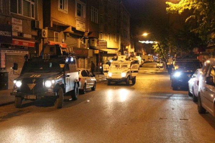 Beyoğlu'nda zırhlı polis aracına ateş açıldı