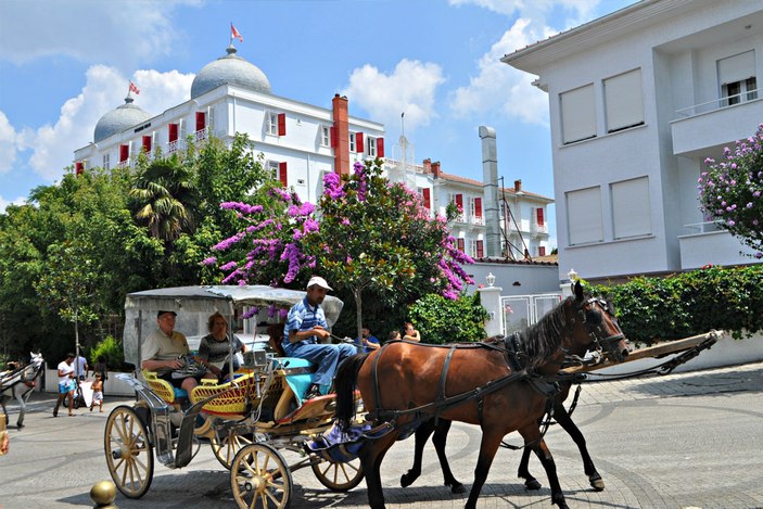 Büyükada'da fahiş fiyatlar el yakıyor