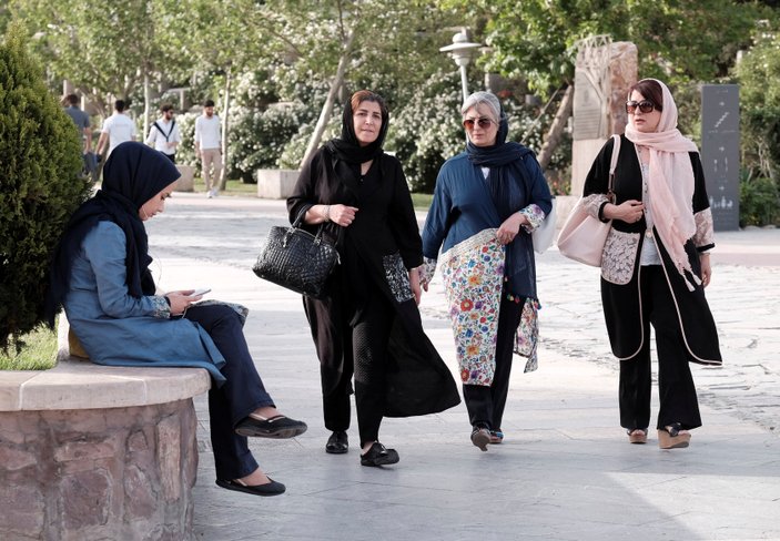 Tahran'da parklarda ücretsiz internet