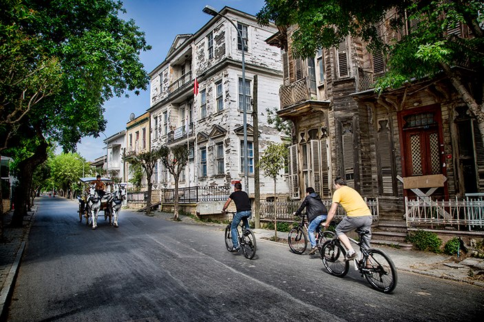 Büyükada'da fahiş fiyatlar el yakıyor