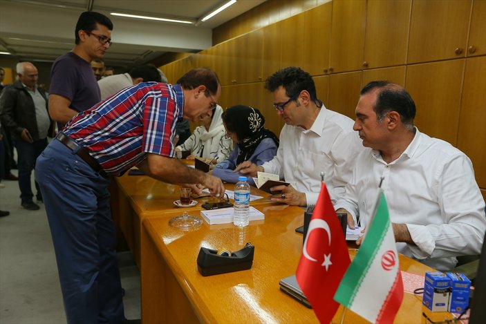 İranlılar İzmir'de oy kullandı
