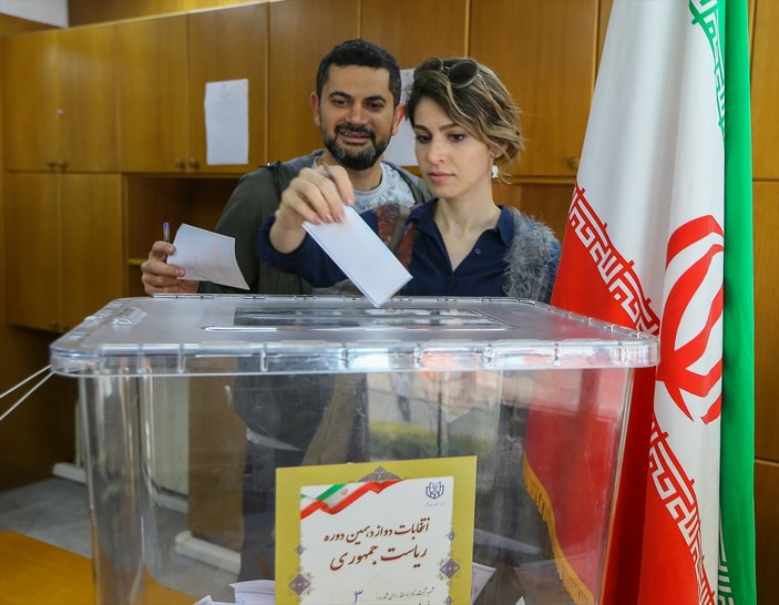İranlılar İzmir'de oy kullandı