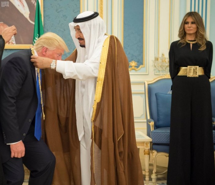 Kral Selman'dan Trump'a devlet nişanı