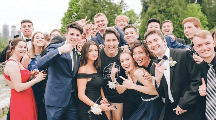 Kanada Başbakanı mezuniyet fotoğrafına sızdı
