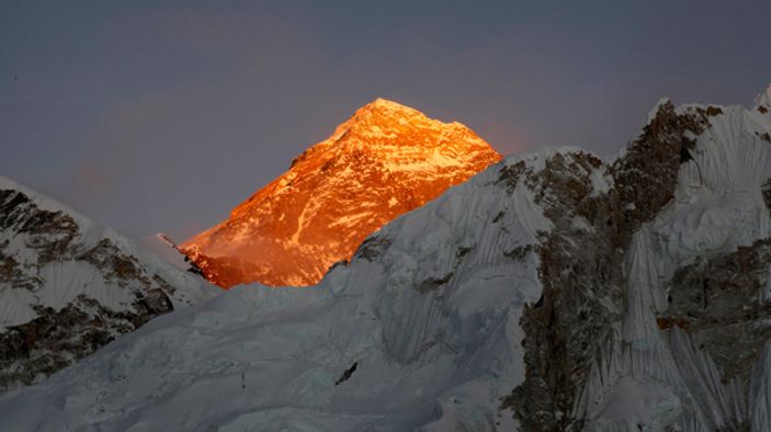 Dünyanın zirvesi çöktü