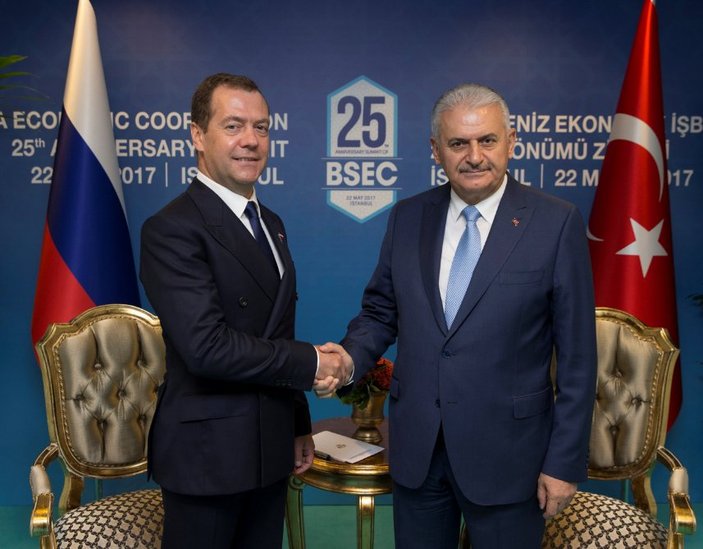 Başbakan Yıldırım Medvedev ile görüştü