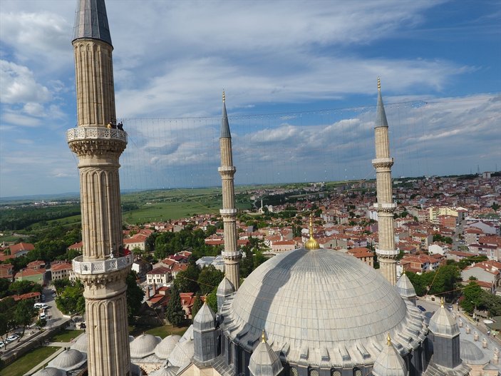 Selimiye Camisi'nin minareleri mahyayla süslendi