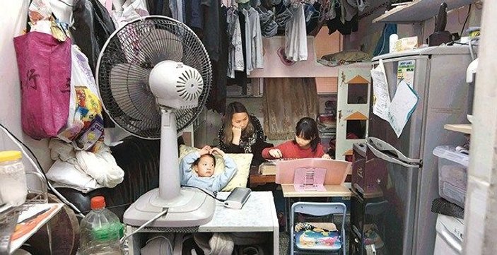 Hong Kong'da 2 metrekarelik evlerde yaşanıyor