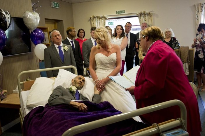 Kanser hastası adamın duygusal evlilik töreni