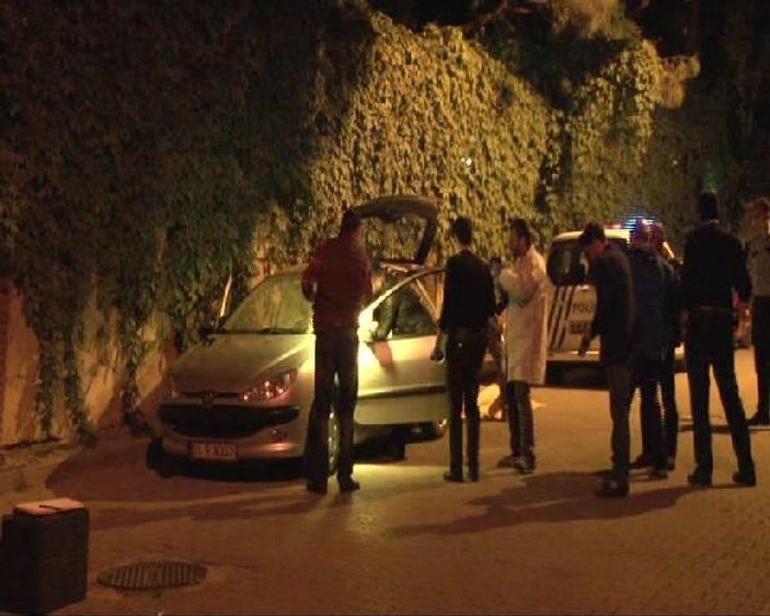 Üsküdar'da otomobilin içerisinde erkek cesedi bulundu
