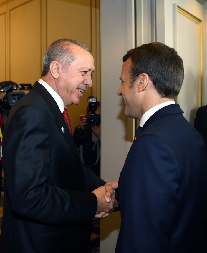 Macron, Erdoğan'ı hayranlıkla izledi