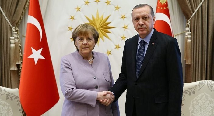 Merkel tehdit etti: İncirlik'i terk ederiz