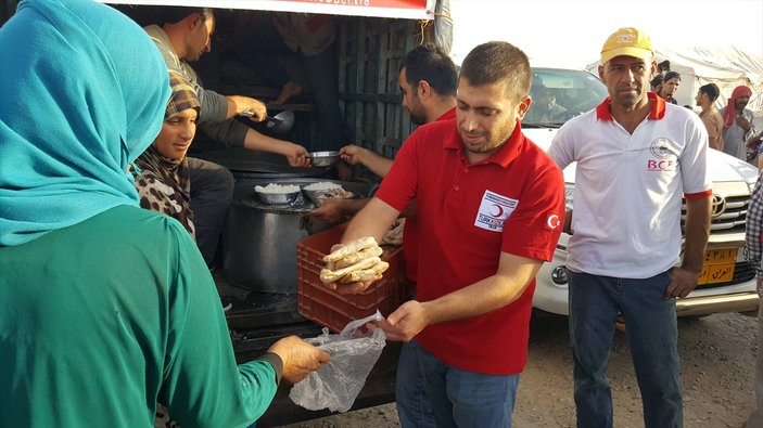 Türk Kızılayı Irak'ta iftar yemeği verdi