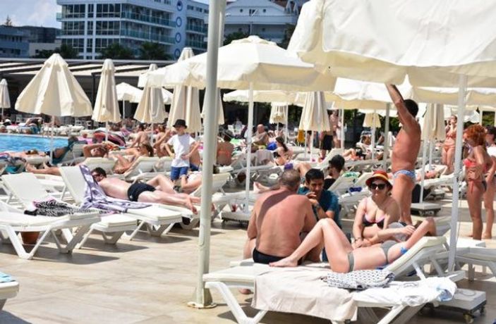 Marmaris sahilleri turistlere kaldı