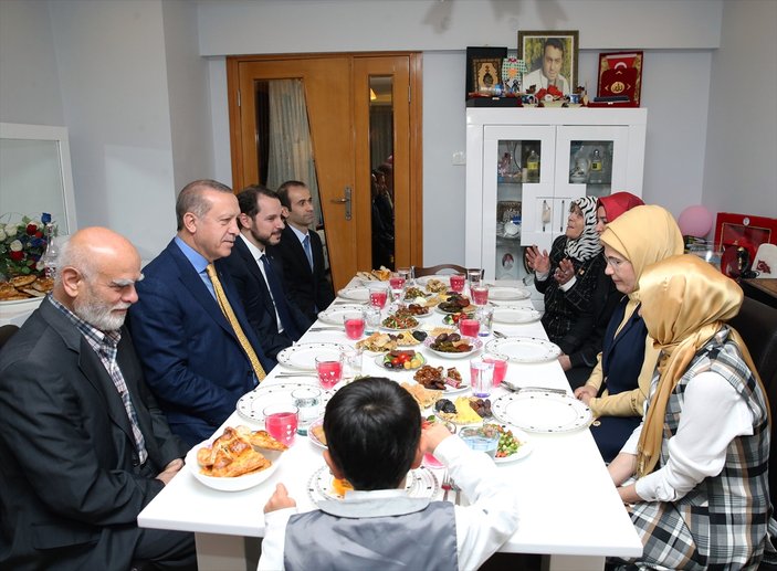 Cumhurbaşkanı Erdoğan iftarı şehit ailesiyle yaptı