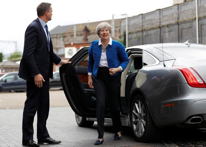 İngiltere'de muhalefet, Başbakan May ile arayı kapatıyor