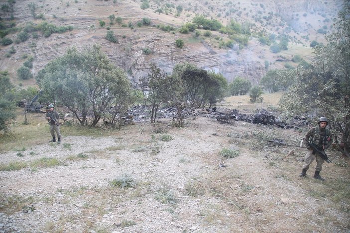 Şırnak'ta düşen askeri helikopterin enkazı görüntülendi