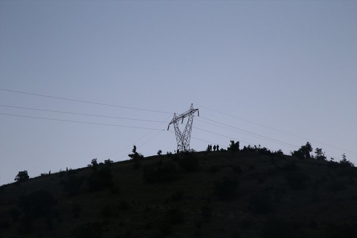 Şırnak'ta düşen askeri helikopterin enkazı görüntülendi