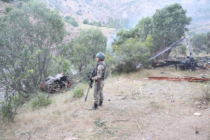 Şırnak'ta düşen askeri helikopterin enkazı görüntülendi