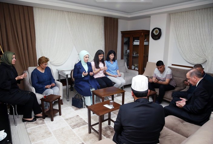 Erdoğan 15 Temmuz şehidinin ailesiyle buluştu