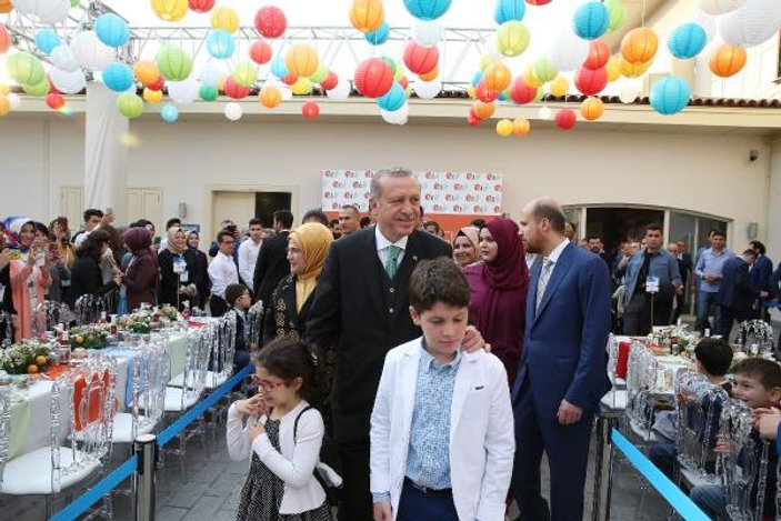 Cumhurbaşkanı Erdoğan torununa mezuniyet belgesini verdi