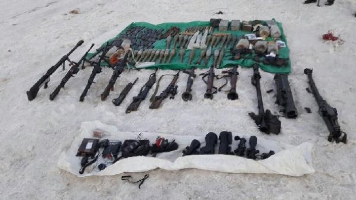 İkiyaka dağlarında teröristlerin silah deposu bulundu