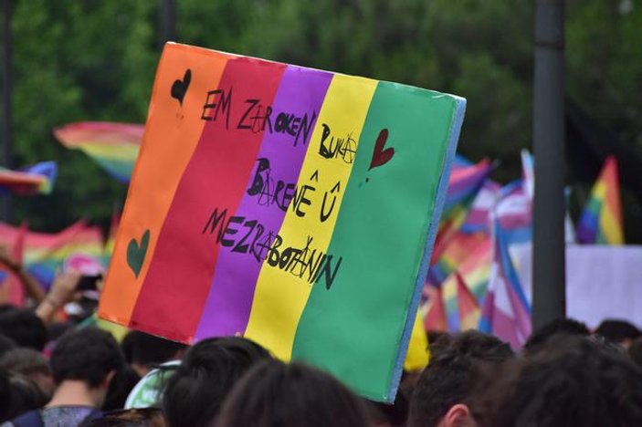LGBT İzmir’de yürüyüş düzenledi