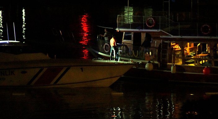 Bodrum'da 50 kişi taşıyan gezi teknesi karaya oturdu