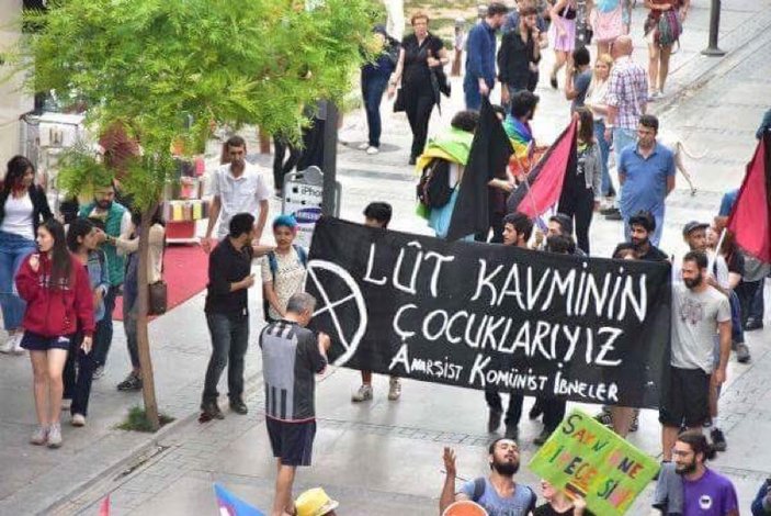 LGBT İzmir’de yürüyüş düzenledi