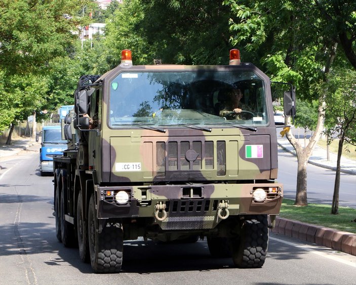 İtalya'dan Türkiye'ye 15 araçlık NATO konvoyu