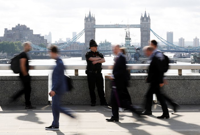 Londra Köprüsü'nde barikat kuruldu