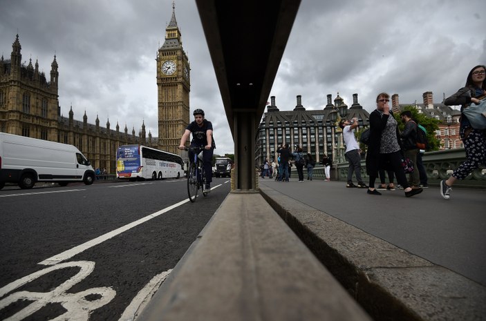 Londra Köprüsü'nde barikat kuruldu