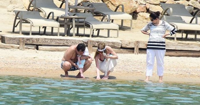 Gülşen bebeği Azur'la tatilde