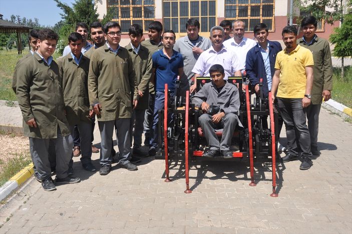 Liseli gençler 'mayın arama robotu' yaptı