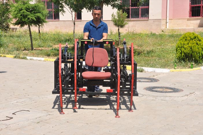 Liseli gençler 'mayın arama robotu' yaptı