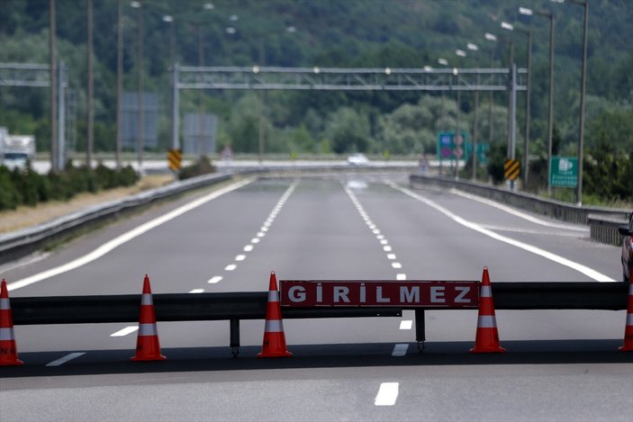 TEM otoyolunun Bolu Dağı geçişi trafiğe kapatıldı