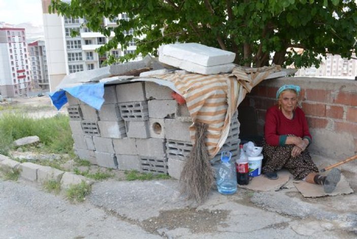 68 yaşındaki kadın sokakta yaşıyor