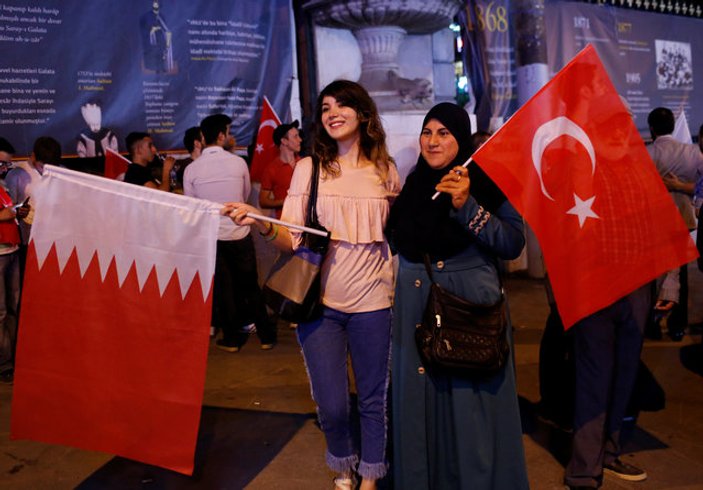 Taksim Meydanı'nda Katar'a destek yürüyüşü