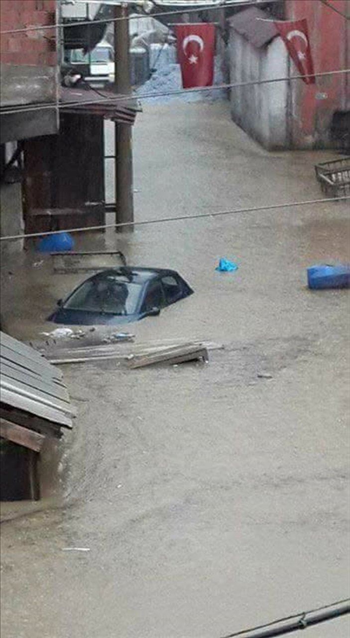 Bolu'da sağanak yağış sele neden oldu