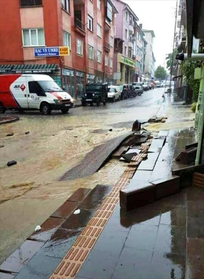 Bolu'da sağanak yağış sele neden oldu
