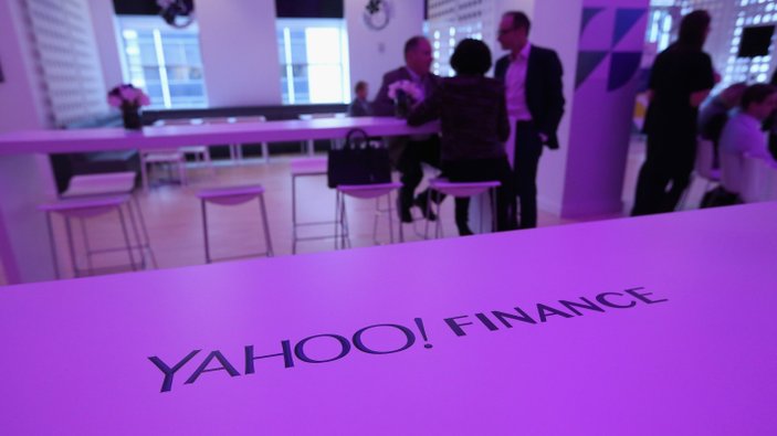 İnternet devi Yahoo satıldı