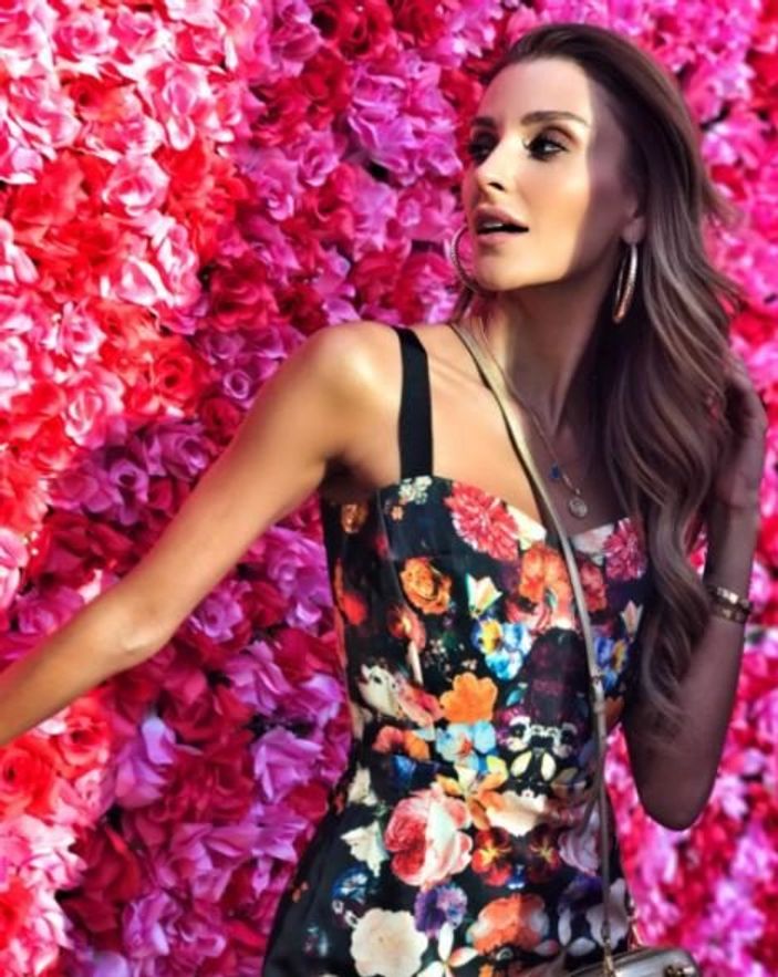 Özge Ulusoy silikonlarını yeniletti