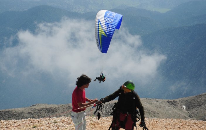 Yamaç paraşütü tutkunlarının gözdesi: Tahtalı Dağı