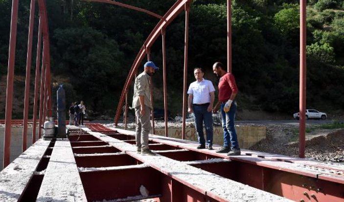 Van'da PKK'nın köprüsü yıkıldı