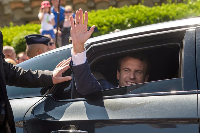 Fransa'da parlamento seçimlerini Macron'un partisi kazandı