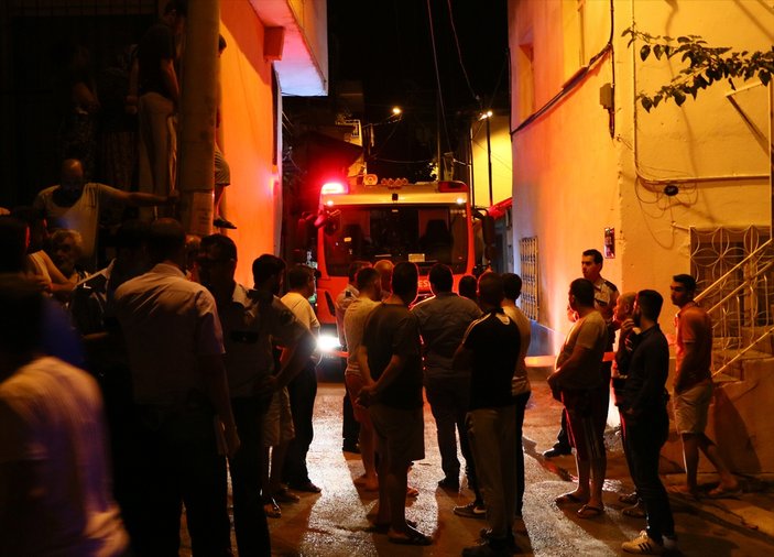 İzmir'de 3 kişiyi öldürüp kaldıkları evi yaktılar