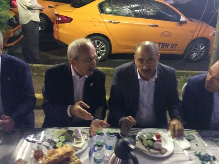 Kılıçdaroğlu taksicilerle sahur yaptı